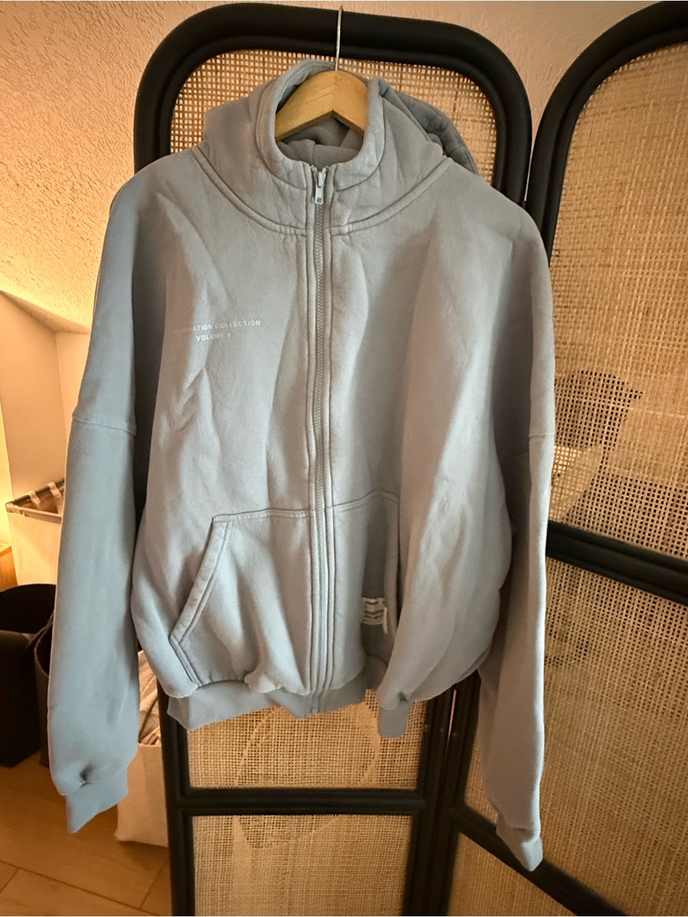 Comfrt Cloud Zip Hoodie Medium Unisex